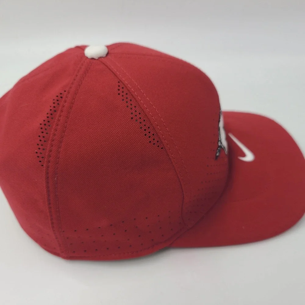 Arkansas Razorbacks Hat Fitted One‎ Size Nike Red White NCAA Classic99 Dri-Fit